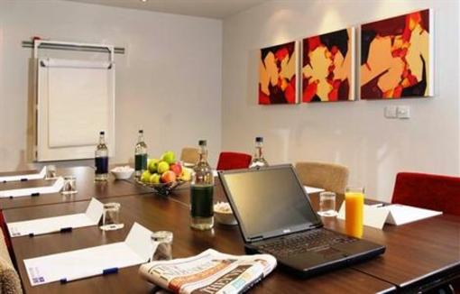 фото отеля Holiday Inn Express Taunton M5 Jct 25