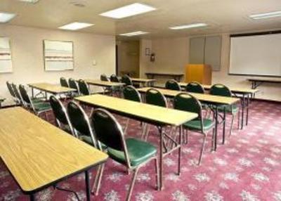 фото отеля Quality Inn & Suites Lake Forest