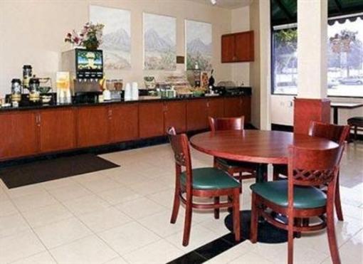 фото отеля Quality Inn & Suites Lake Forest