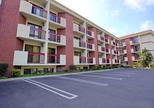 фото отеля Quality Inn & Suites Lake Forest