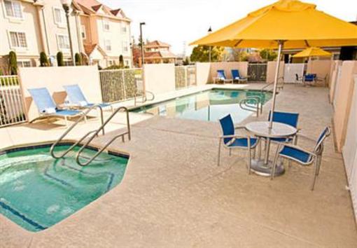 фото отеля TownePlace Suites Fresno