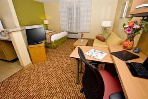 фото отеля TownePlace Suites Fresno
