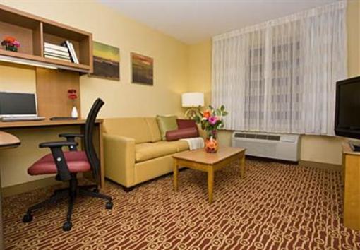 фото отеля TownePlace Suites Fresno