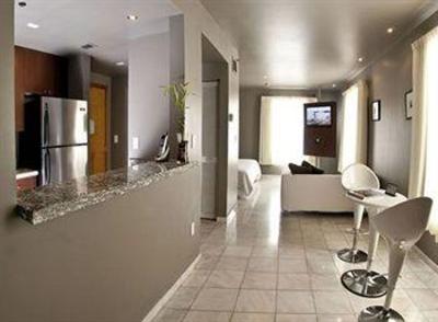 фото отеля Nassau Suite Hotel