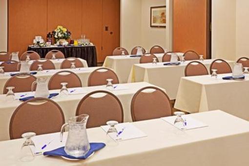 фото отеля Holiday Inn Express Hotel & Suites Latham