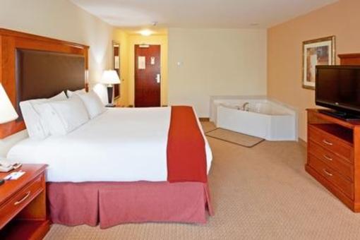фото отеля Holiday Inn Express Hotel & Suites Latham