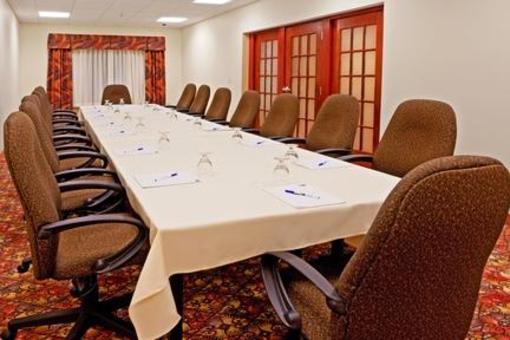 фото отеля Holiday Inn Express Hotel & Suites Latham