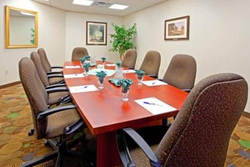 фото отеля Holiday Inn Express Hotel & Suites Latham