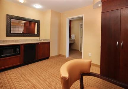 фото отеля Courtyard by Marriott Potomac Mills