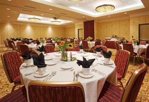 фото отеля Holiday Inn Hotel & Suites Maple Grove - Arbor Lakes