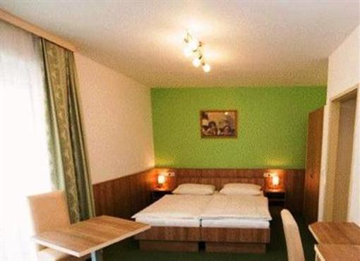 фото отеля Gasthof Pension Bauer Rauchenwarth