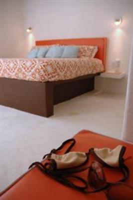 фото отеля Teetotum Hotel