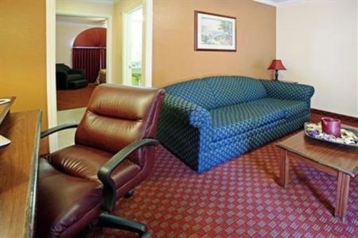 фото отеля Americas Best Value Laguna Inn & Suites