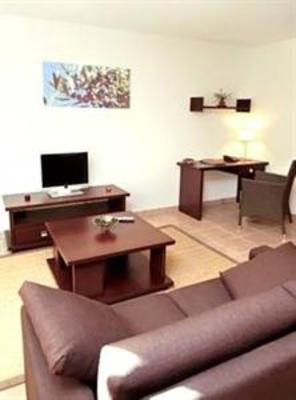фото отеля Park & Suites Village Six Fours Les Plages