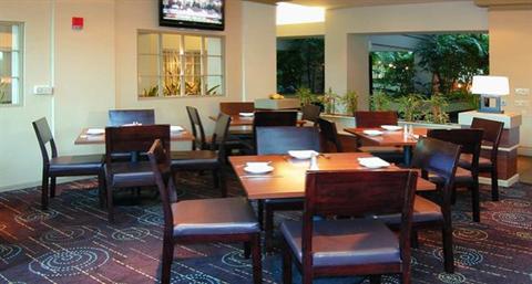 фото отеля Embassy Suites Hotel Pleasant Hill-Walnut Creek