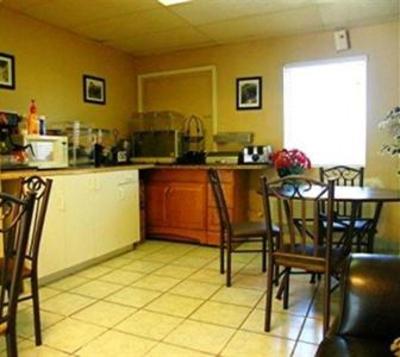 фото отеля Carefree Inn Lackland