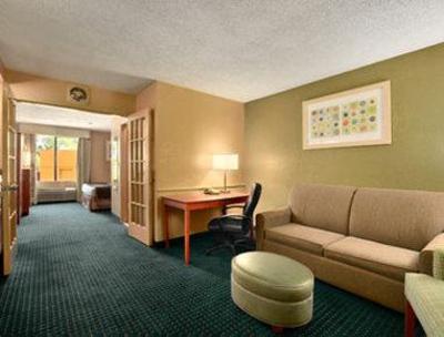 фото отеля Howard Johnson Inn & Suites San Antonio