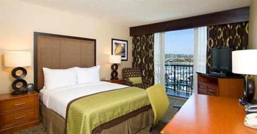 фото отеля Hilton San Diego Airport Harbor Island
