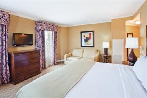 фото отеля Holiday Inn Express Savannah-Historic District
