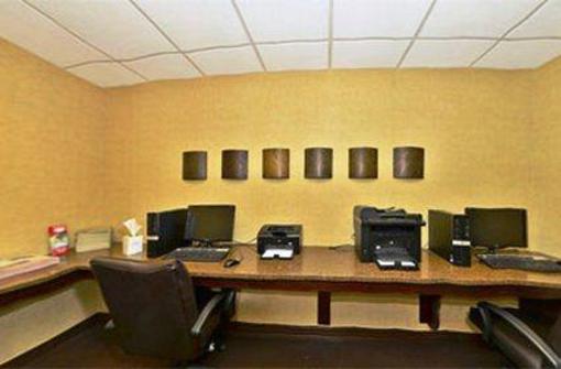 фото отеля HomStay Suites Williston