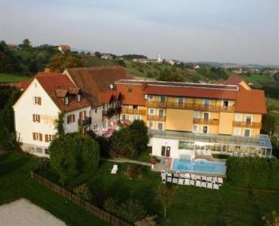 фото отеля Ballonhotel Hofkirchen bei Hartberg