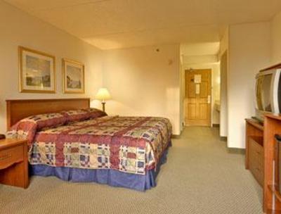 фото отеля Baymont Inn & Suites Plymouth