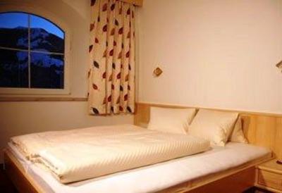 фото отеля Oberguggenhausen Pension
