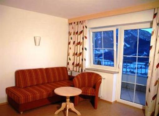 фото отеля Oberguggenhausen Pension