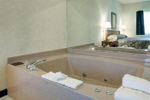 фото отеля Americas Best Value Inn Westfield (Indiana)