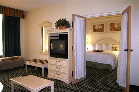 фото отеля Hampton Inn Orlando-S. Of Universal Studios