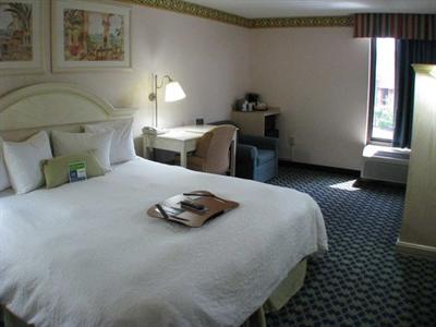 фото отеля Hampton Inn Orlando-S. Of Universal Studios