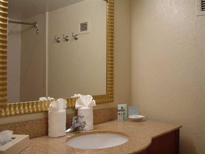 фото отеля Hampton Inn Orlando-S. Of Universal Studios