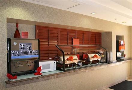 фото отеля Hampton Inn Orlando-S. Of Universal Studios