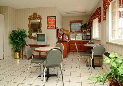 фото отеля Econo Lodge & Suites Brinkley