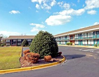 фото отеля Travelodge Suites and Conference Center Dublin (Georgia)