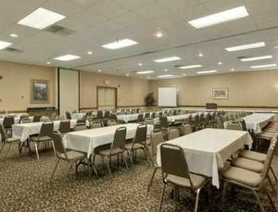 фото отеля Travelodge Suites and Conference Center Dublin (Georgia)