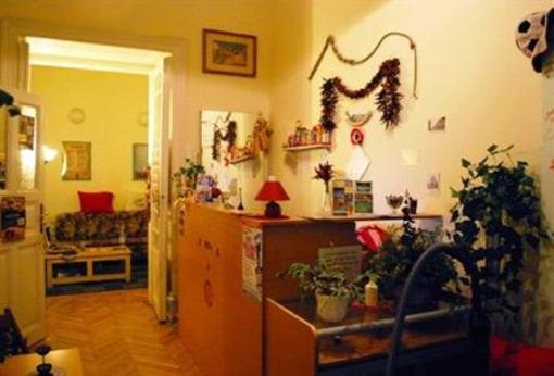 фото отеля Home to Home Hostel