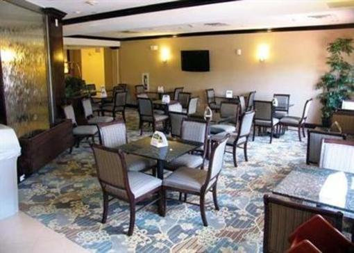 фото отеля Comfort Suites Clinton