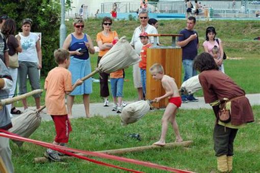 фото отеля Kristalyfurdo es Kemping