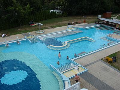 фото отеля Kristalyfurdo es Kemping