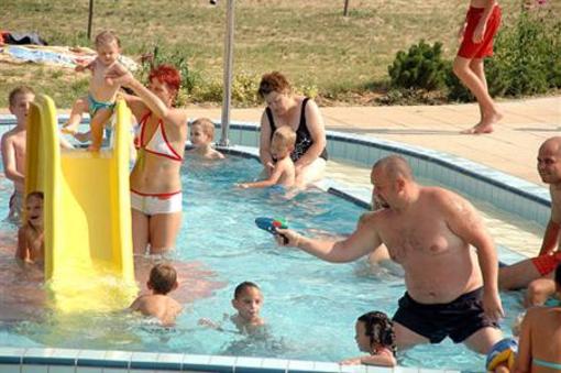 фото отеля Kristalyfurdo es Kemping