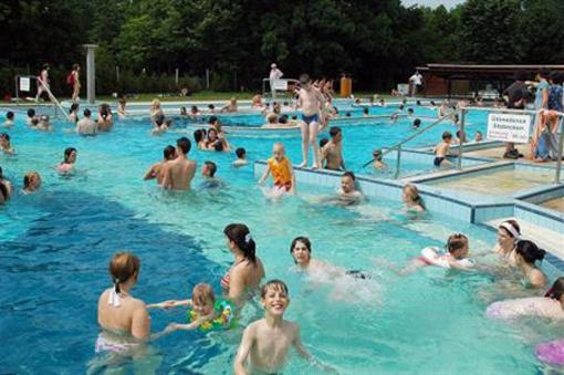 фото отеля Kristalyfurdo es Kemping