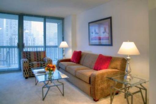 фото отеля Manilow Suites One Superior Place Chicago