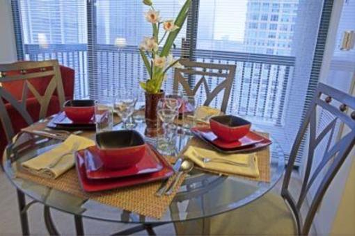 фото отеля Manilow Suites One Superior Place Chicago