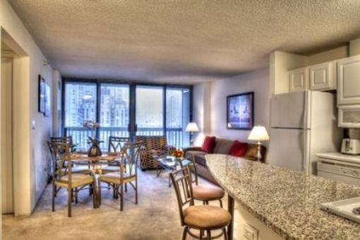 фото отеля Manilow Suites One Superior Place Chicago