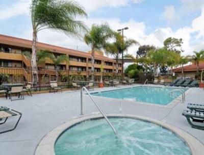 фото отеля Ramada Mission Valley SDSU