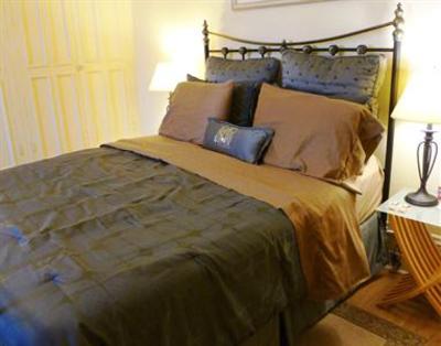 фото отеля Gingerbread Manor Bed & Breakfast