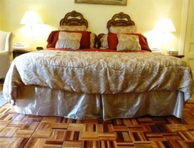 фото отеля Gingerbread Manor Bed & Breakfast