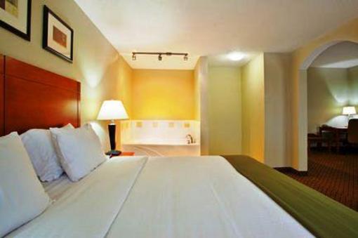 фото отеля Holiday Inn Express Hotel & Suites Goshen