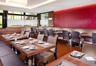 фото отеля Four Points by Sheraton Munchen Central